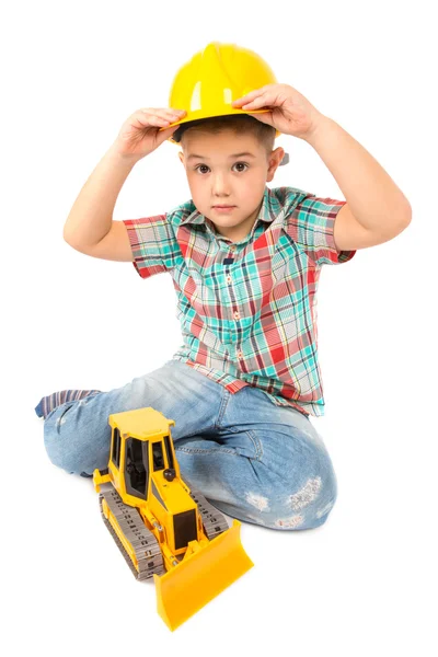 Menino brinca com trator de brinquedo — Fotografia de Stock