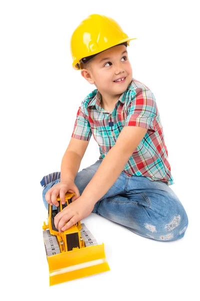 Menino brinca com trator de brinquedo — Fotografia de Stock