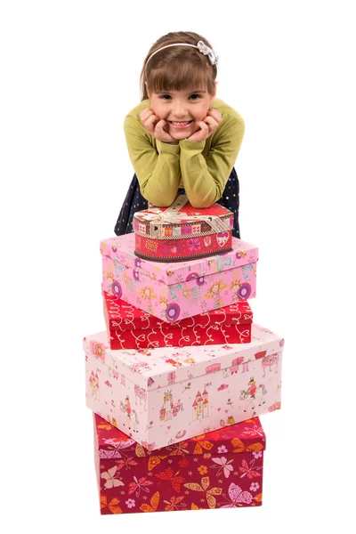 Kleines Mädchen mit Geschenk — Stockfoto