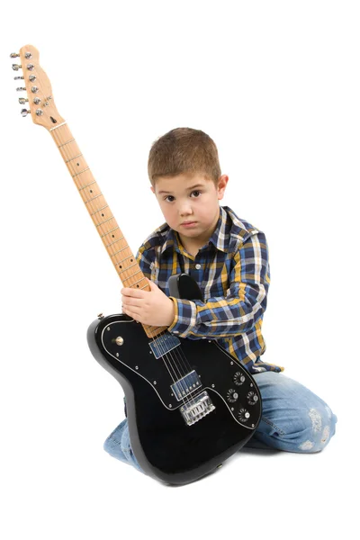 若いギタリストがギターを弾く — ストック写真