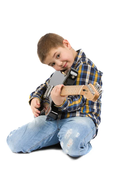 Jeune guitariste jouant de la guitare — Photo