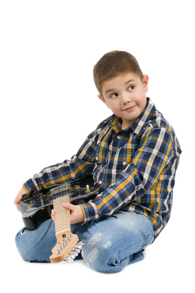 Guitarrista joven tocando la guitarra —  Fotos de Stock