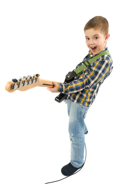 Jeune guitariste jouant de la guitare — Photo