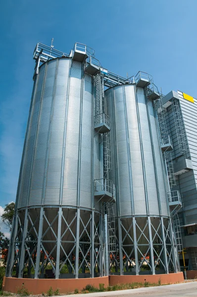 Opslag silos voor landbouw — Stockfoto