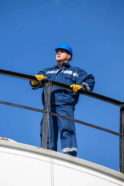 Worker at industrial plant — Stock Photo, Image