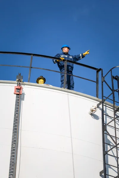 Worker at industrial plant — Stock Photo, Image