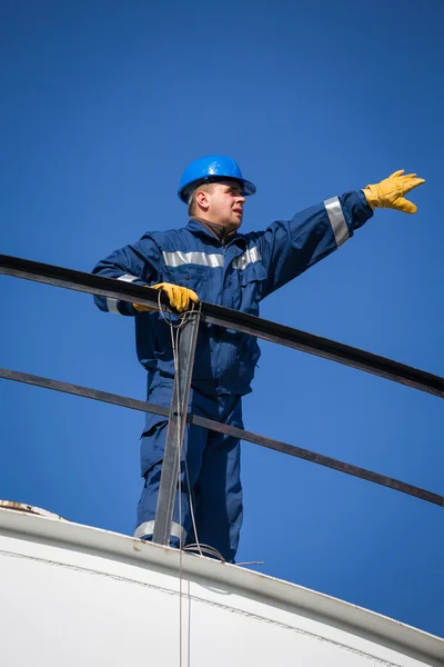 Worker at industrial plant — Stock Photo, Image