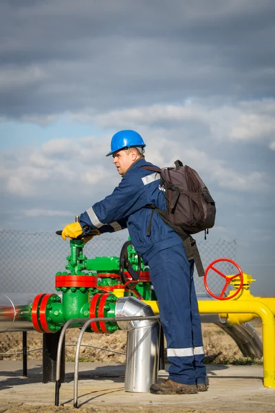 Arbetare vid industrianläggningar — Stockfoto