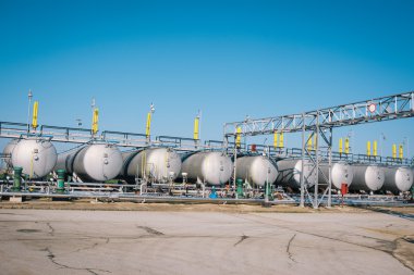 petrol ve gaz işleme tesisi