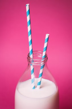 eski stil şişe süt ile