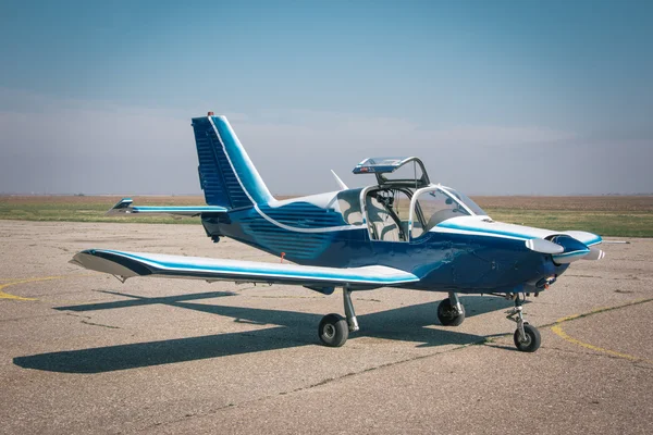 Small airplane with a propeller — Stock Photo, Image