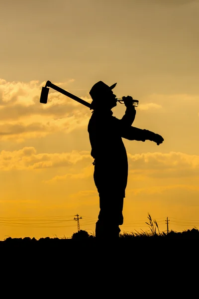 Agricoltore e tramonto — Foto Stock