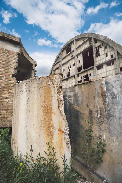 被破坏的建筑物 — 图库照片