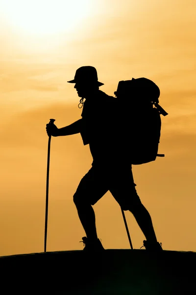 Hiking silhouette in mountains — Stock Photo, Image