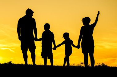 Mutlu aile silueti