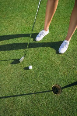 kadın golf oyuncusu