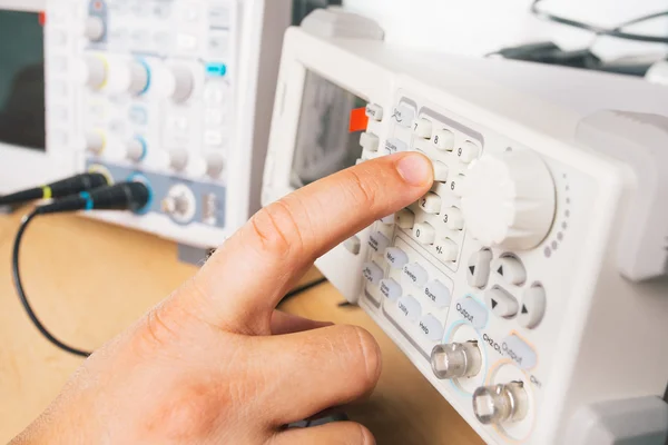 Testes técnicos equipamentos eletrônicos em serviço — Fotografia de Stock