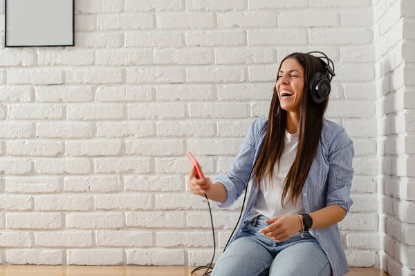 Happy Young Woman Earphones Listening Music Smart Phone — Stock Photo, Image