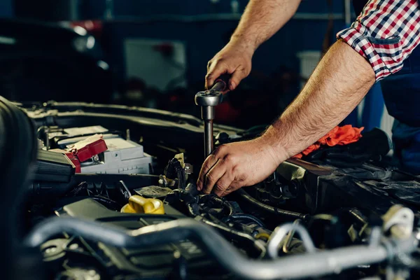 Auto Mechanic Working Car Engine Mechanics Garage — Stock Photo, Image