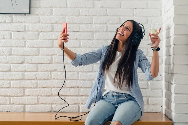 Happy Young Woman Earphones Listening Music Smart Phone — Stock Photo, Image