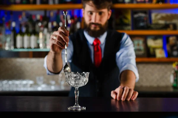 Barman Preparing Cocktail Night Club — Photo