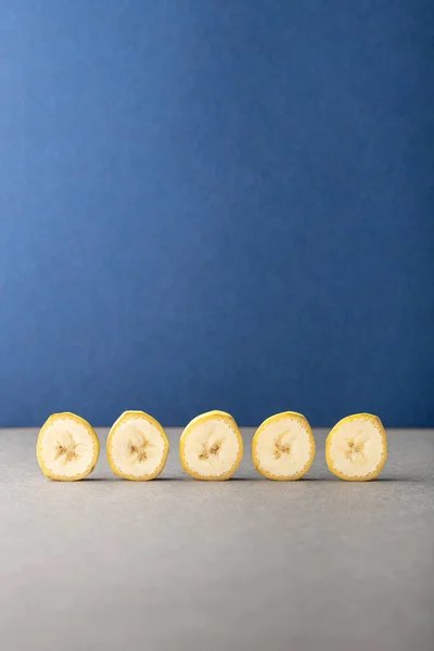 Banana Slices Color Background — Stock Photo, Image