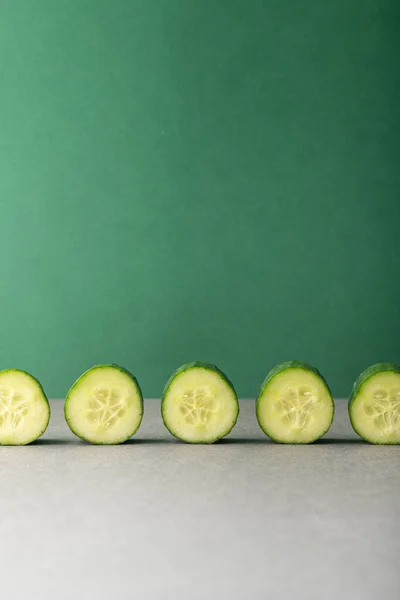 Cucumber Slices Composition Green Background — Stock Photo, Image