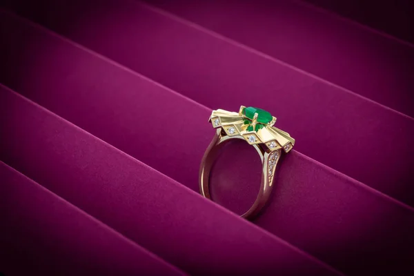 Luxury Emerald Ring. Gold Jewelry Ring