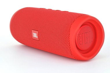 Beyaz arka plan üzerinde taşınabilir Bluetooth sözcü izole 