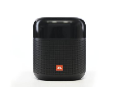 JBL Bluetooth Hoparlörü Beyaz Arkaplanda İzole Edildi