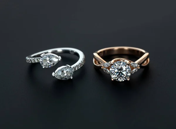 Žluté Bílé Zlaté Diamantové Prsteny — Stock fotografie