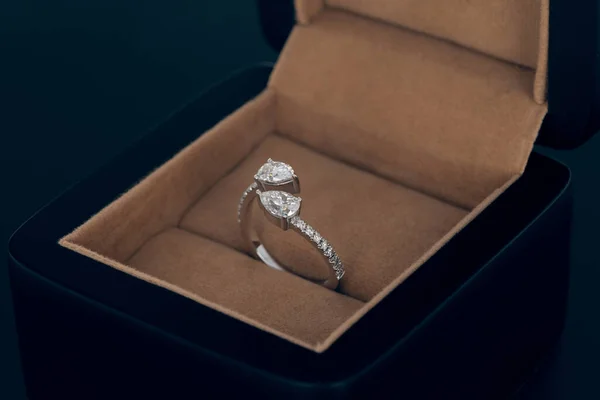 Κοντινό Πλάνο Διαμαντένιο Δαχτυλίδι — Φωτογραφία Αρχείου