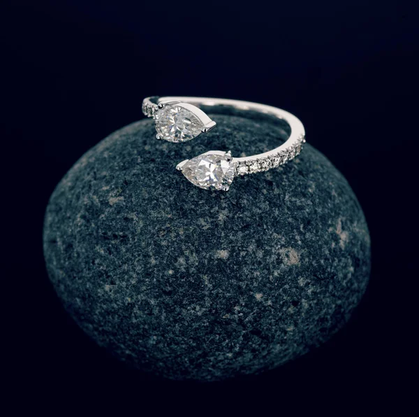 Zásnubní Diamantový Prsten Přírodním Kameni — Stock fotografie