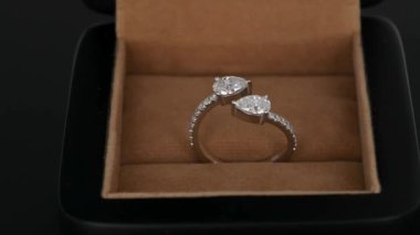 Lüks Değerli Nişan Yüzüğü