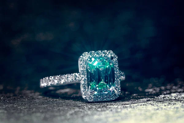 Mavi Elmaslı Lüks Yüzük