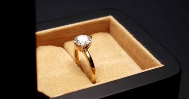 Luxury Gold Wedding Ring Jewelry Box — Stock video