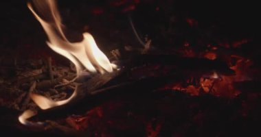 Yavaş yanan şömine