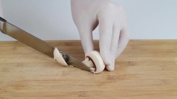 Cogumelo Fresco Uma Tábua Corte Durante Culinária — Vídeo de Stock