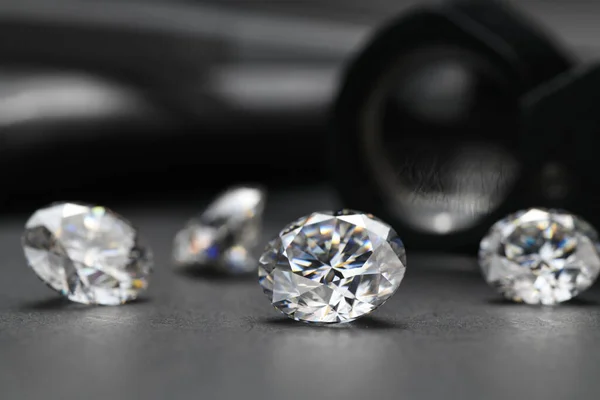 Drága Nagy Karátos Kerek Vágott Gyémánt — Stock Fotó