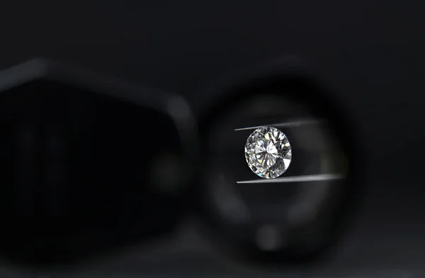 세공인 의귀중 다이아몬드 — 스톡 사진