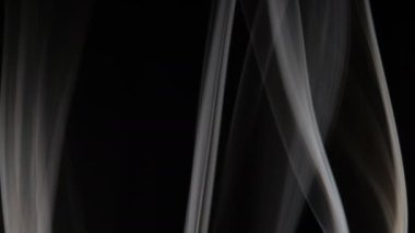 dumanı siyah arkaplanda