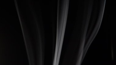 dumanı siyah arkaplanda