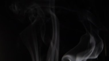 dumanı siyah arkaplanda