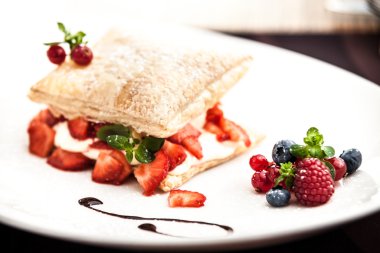 tatlı meyveli turta