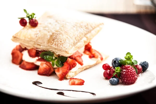 tatlı meyveli turta