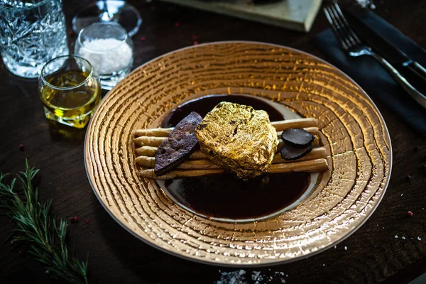 Black Angus Carat Gold Steak Beef Tenderloin Foie Gras Fresh — Stock Photo, Image