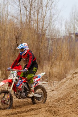 Motokros, Ukrayna, Harkov, 04.04.2021 'de Kharkov bölgesinin açık şampiyonası