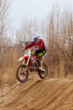 Motokros, Ukrayna, Harkov, 04.04.2021 'de Kharkov bölgesinin açık şampiyonası