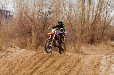 Motokros, Ukrayna, Harkov, 04.04.2021 'de Kharkov bölgesinin açık şampiyonası