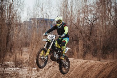 Motokros, Ukrayna, Harkov, 04.04.2021 'de Kharkov bölgesinin açık şampiyonası